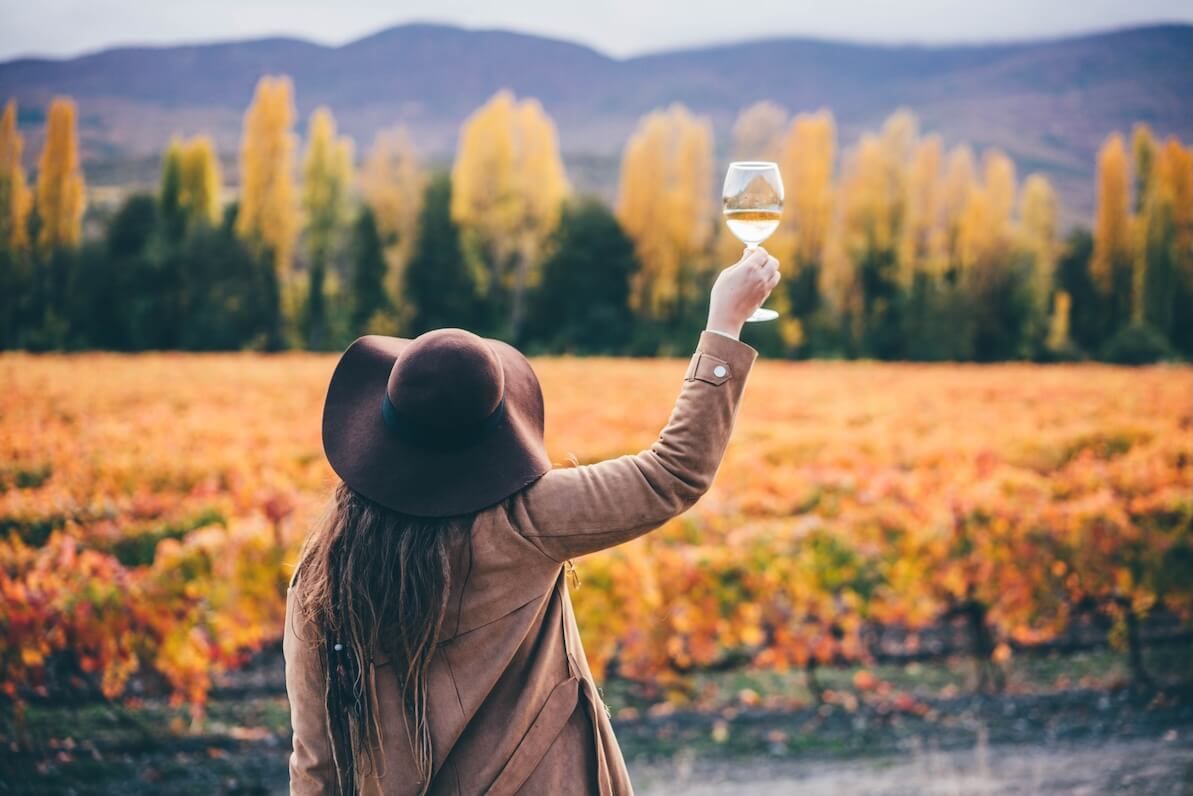 wino-jesien-kobieta.jpg
